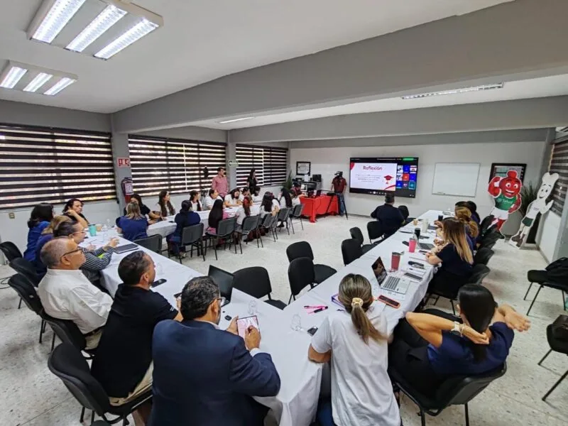Capacitan a futuros docentes para promover comunidades más saludables