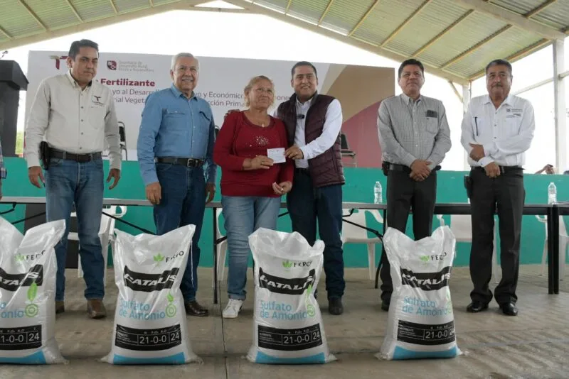 Impulsan productividad citrícola con entrega de fertilizante