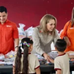 Entrega Familia UAT útiles escolares en primarias de Ciudad Victoria y Güémez