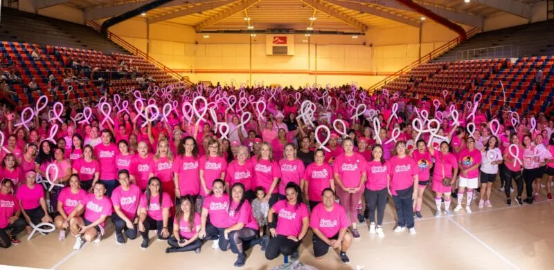 Suma la UAT esfuerzos contra el cáncer de mama mediante el Zumbathón con Causa “Energía Rosa”