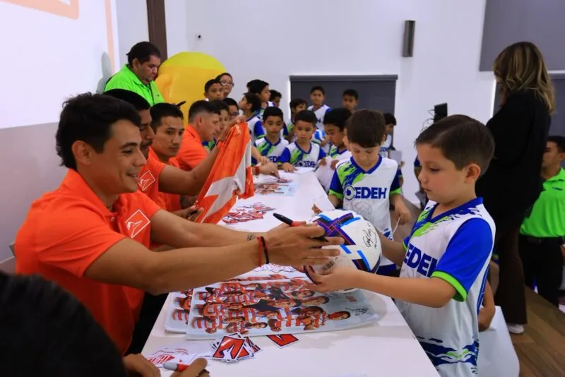Fortalece Correcaminos cercanía con leales