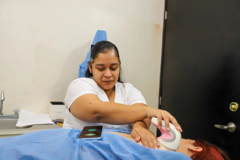 Exhorta Secretaría de Salud, realizarse exploración y mastografías para la detección temprana de cáncer de mama